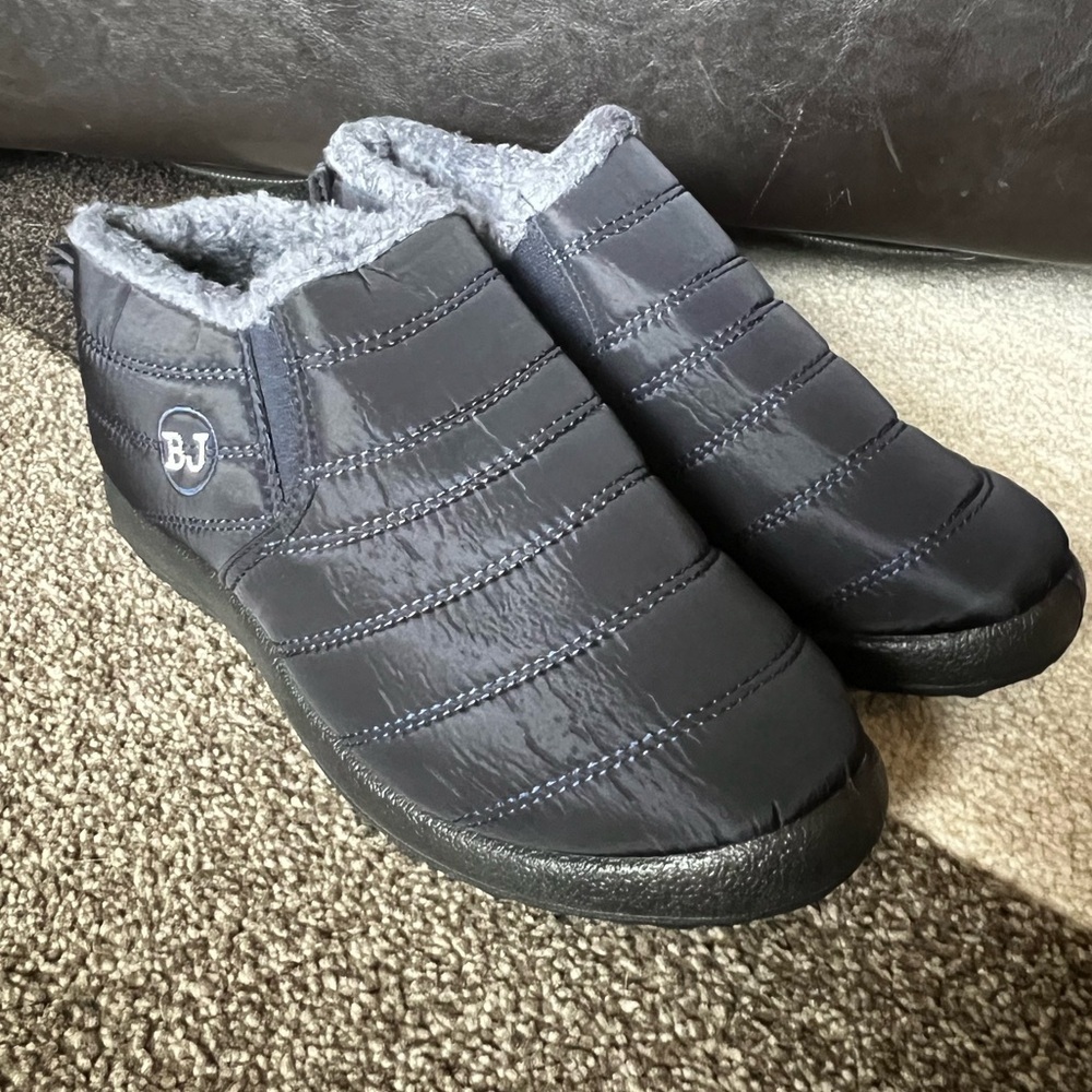 NEW Winter Boots Navy Slip-on - 40